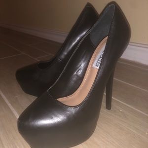 NWT STEVE MADDEN BLACK PLATFORM HEELS